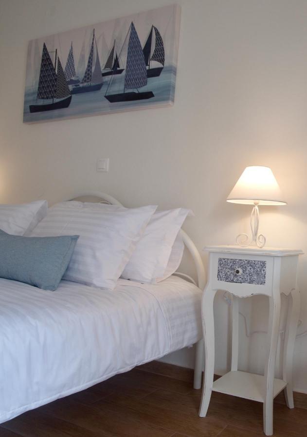 The Bluehouse - Spacious Top Floor Flat With Parking, By Mon Repos Beach Corfu  외부 사진