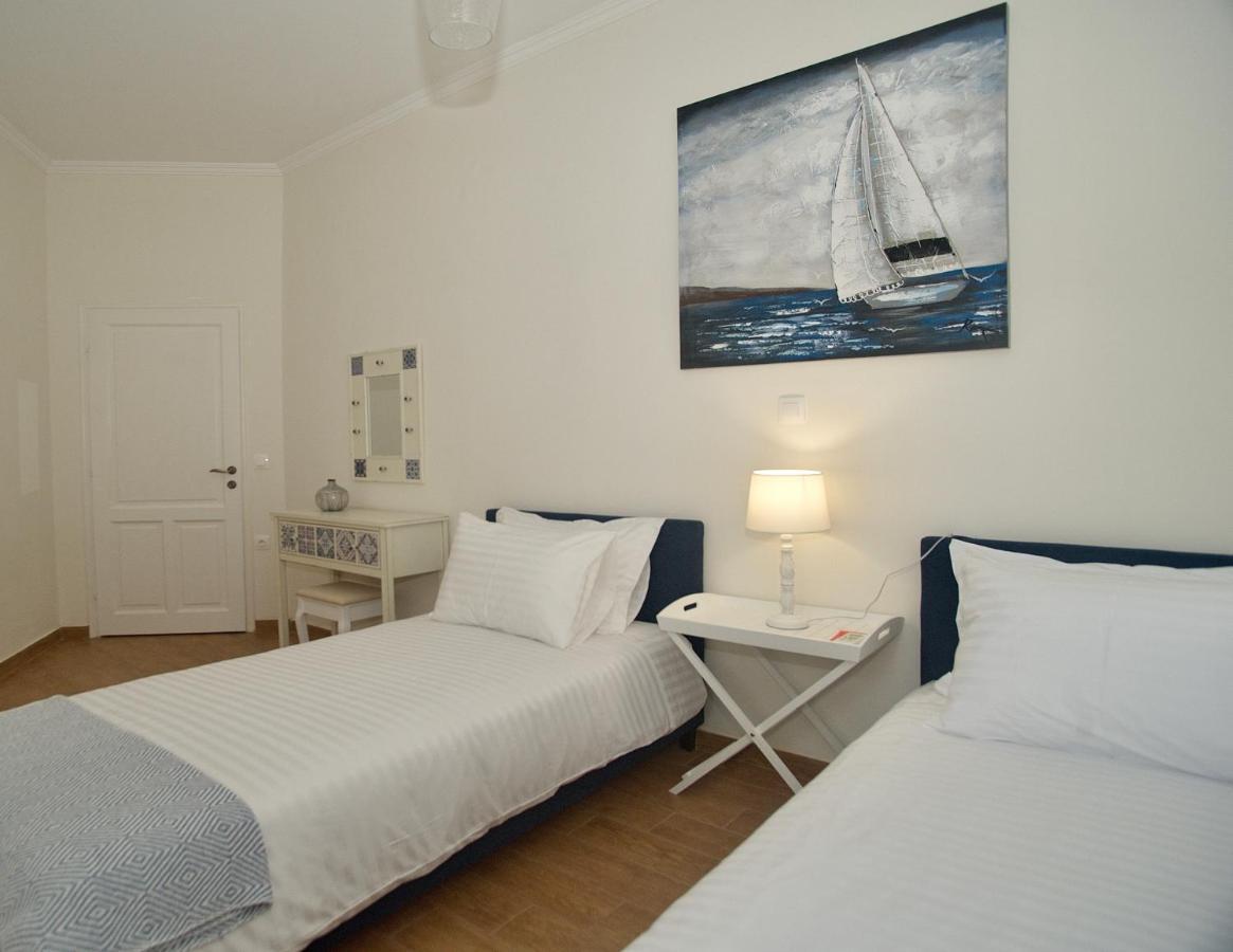 The Bluehouse - Spacious Top Floor Flat With Parking, By Mon Repos Beach Corfu  외부 사진