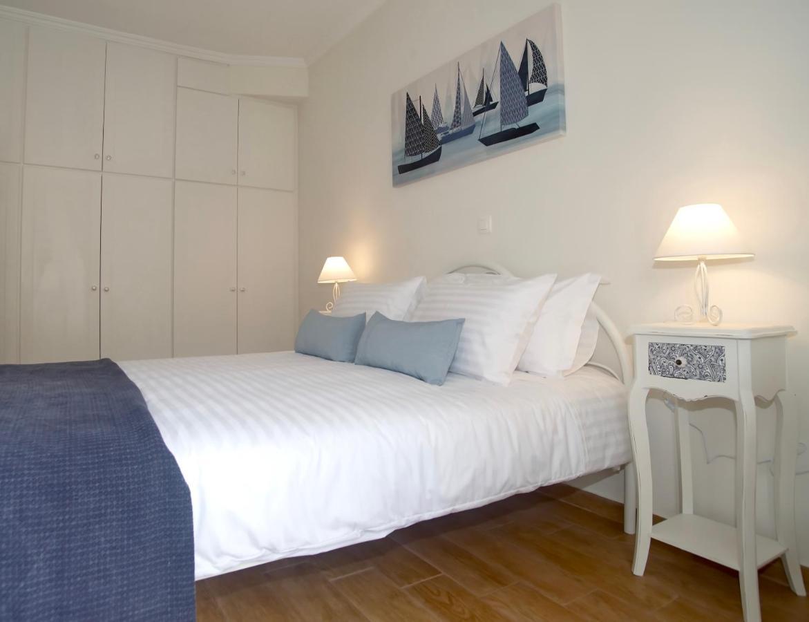 The Bluehouse - Spacious Top Floor Flat With Parking, By Mon Repos Beach Corfu  외부 사진