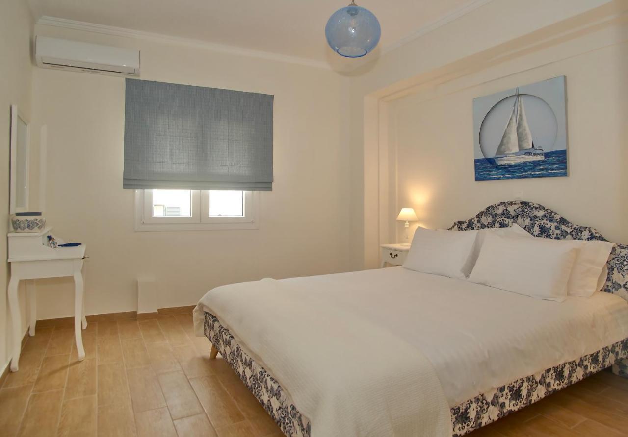 The Bluehouse - Spacious Top Floor Flat With Parking, By Mon Repos Beach Corfu  외부 사진