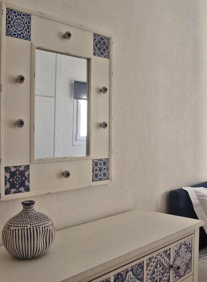 The Bluehouse - Spacious Top Floor Flat With Parking, By Mon Repos Beach Corfu  외부 사진