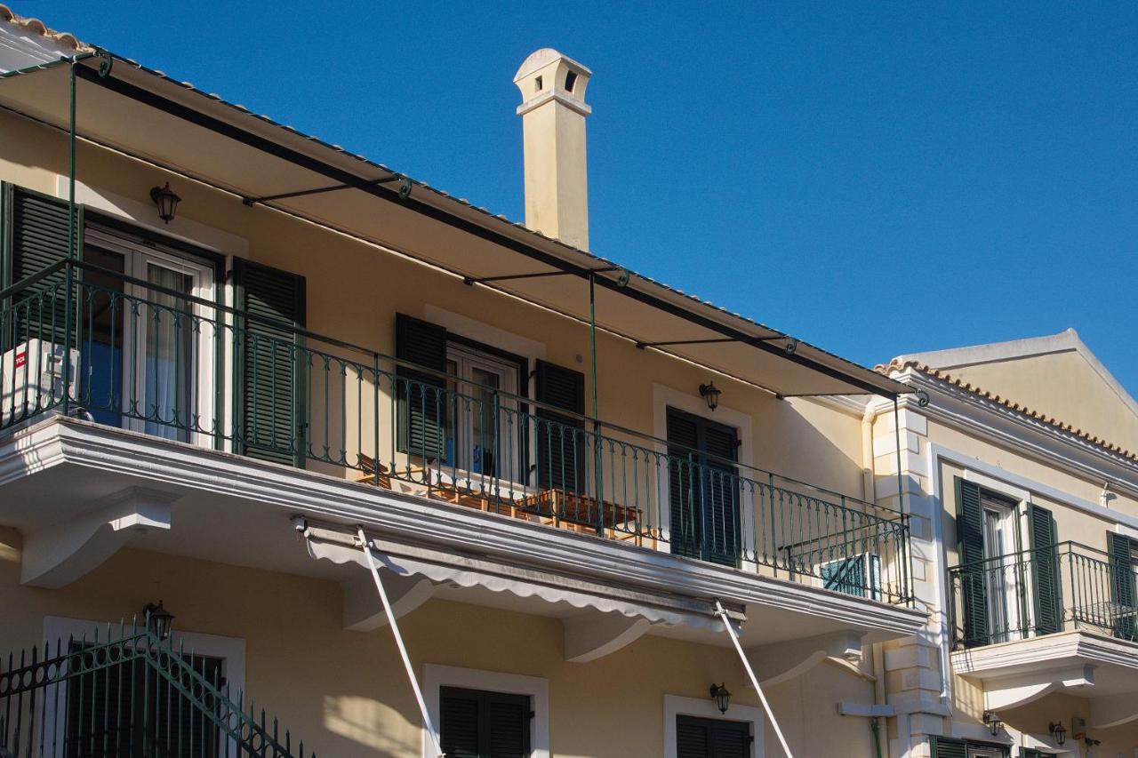 The Bluehouse - Spacious Top Floor Flat With Parking, By Mon Repos Beach Corfu  외부 사진