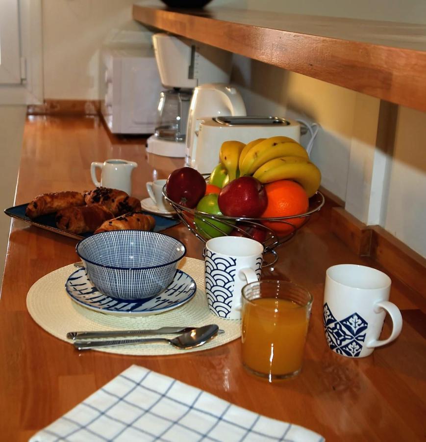 The Bluehouse - Spacious Top Floor Flat With Parking, By Mon Repos Beach Corfu  외부 사진