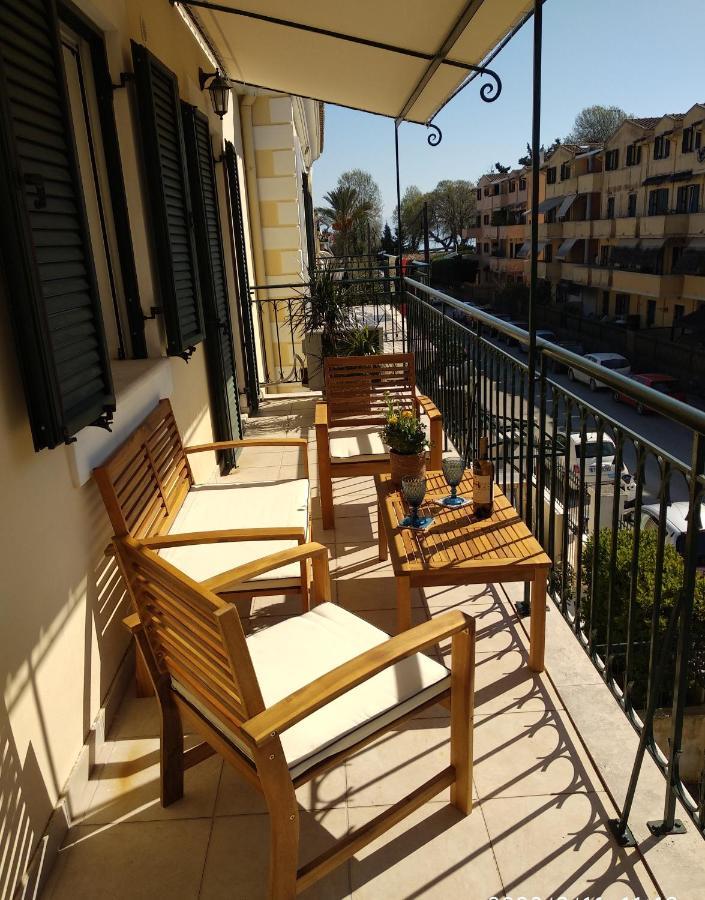 The Bluehouse - Spacious Top Floor Flat With Parking, By Mon Repos Beach Corfu  외부 사진