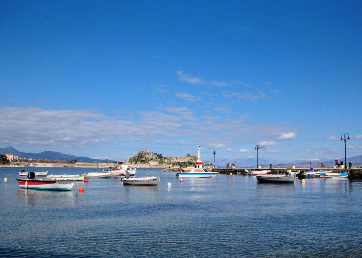 The Bluehouse - Spacious Top Floor Flat With Parking, By Mon Repos Beach Corfu  외부 사진