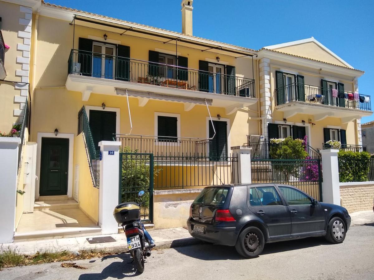 The Bluehouse - Spacious Top Floor Flat With Parking, By Mon Repos Beach Corfu  외부 사진