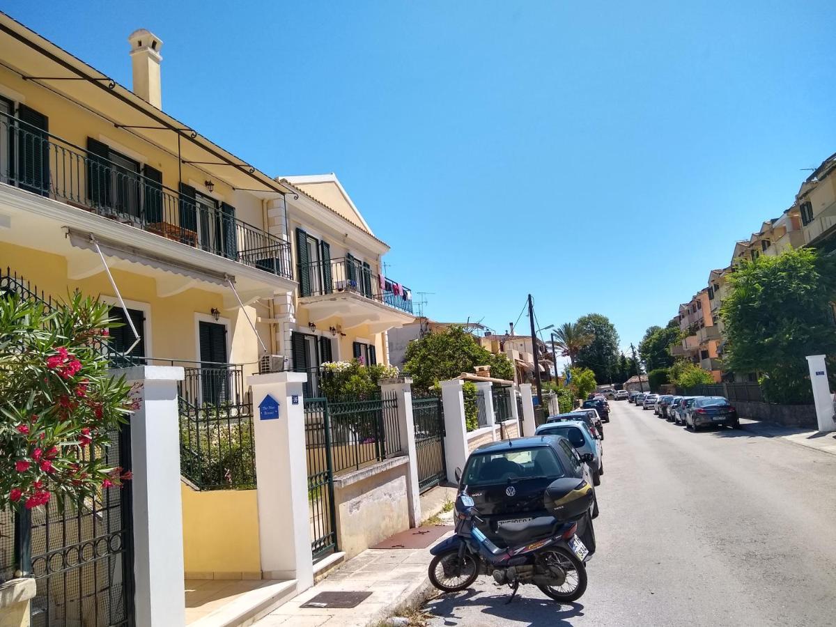 The Bluehouse - Spacious Top Floor Flat With Parking, By Mon Repos Beach Corfu  외부 사진