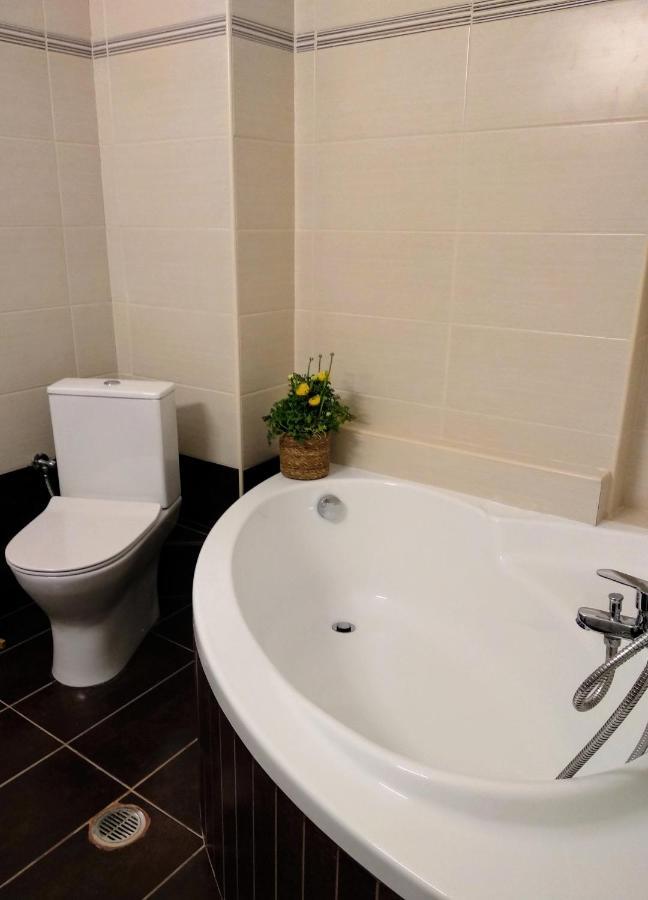 The Bluehouse - Spacious Top Floor Flat With Parking, By Mon Repos Beach Corfu  외부 사진